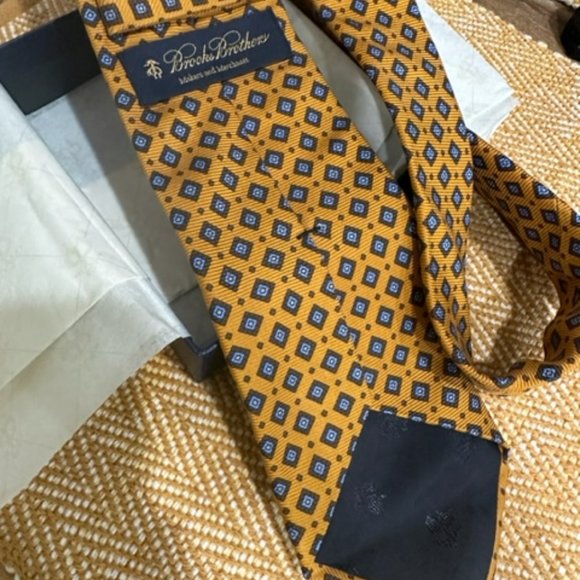 Brooks Brothers Tie - Picture 5 of 10